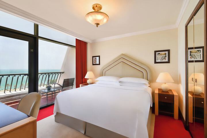 Room 15 of 220