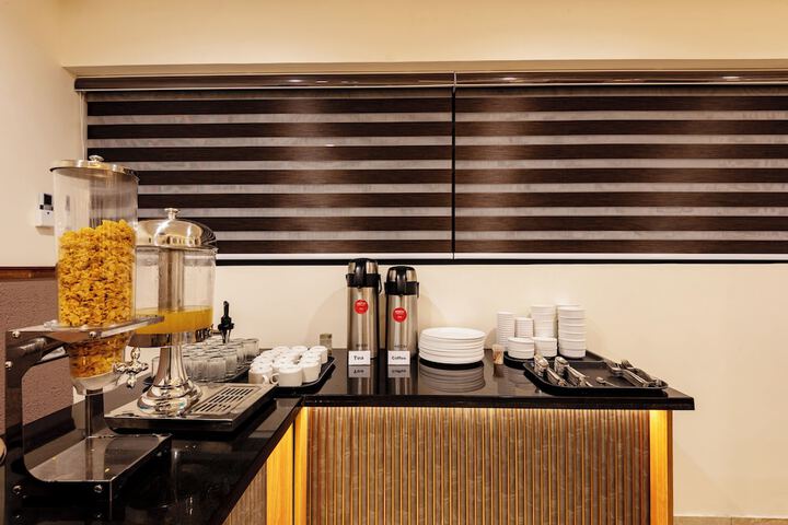 Dining 90 of 107