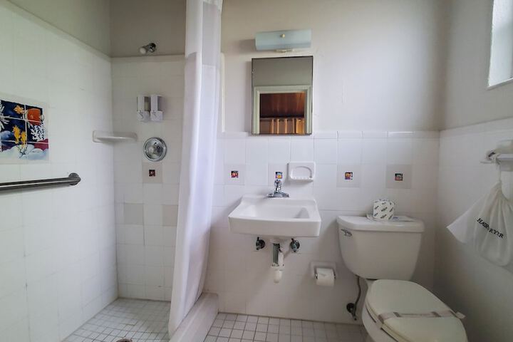 Room 178 of 236
