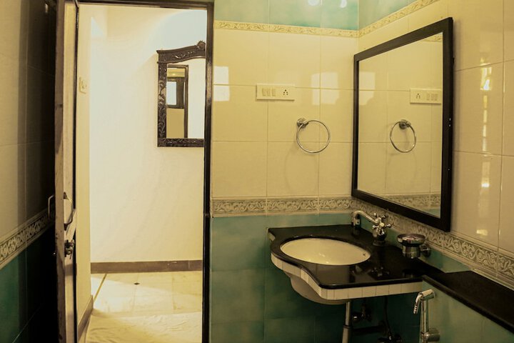 Room 28 of 71
