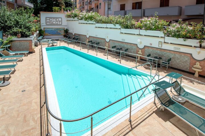 Hotel Pool