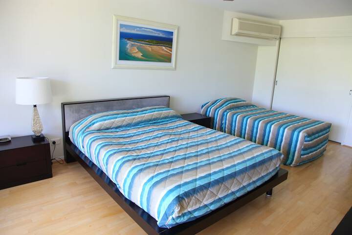 Room 4 of 28
