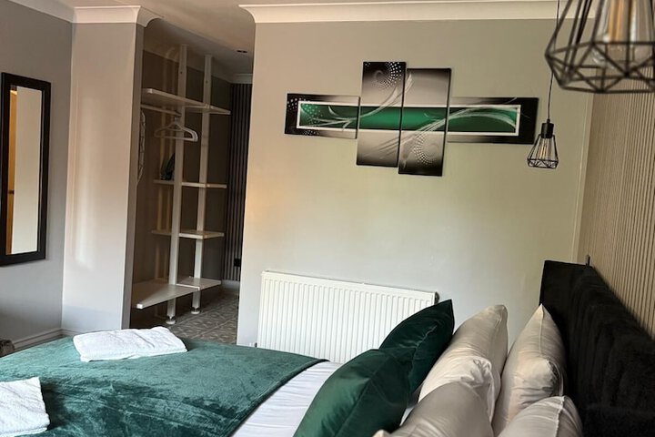 Room 2 of 5
