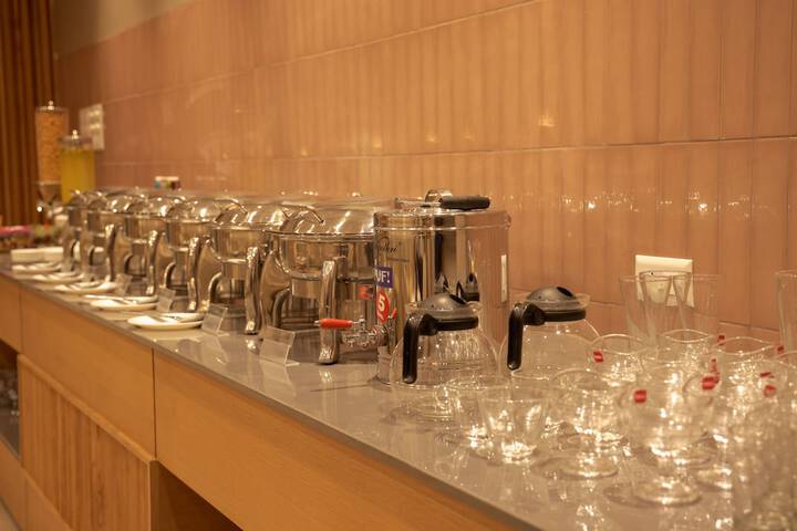 Breakfast/Coffee Service 20 of 45