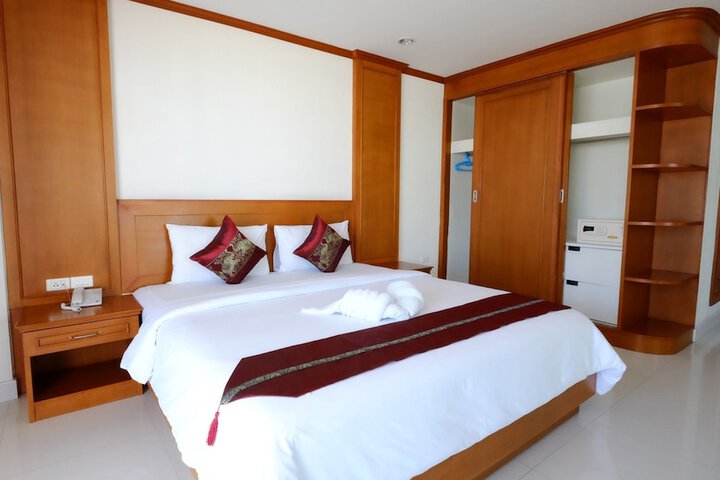 Room 7 of 40