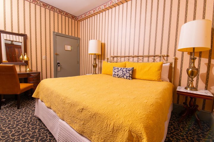 Room 9 of 39
