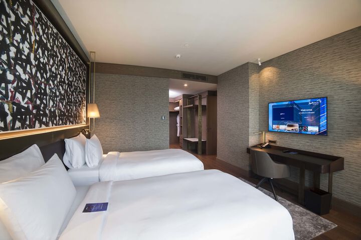 Room 26 of 202