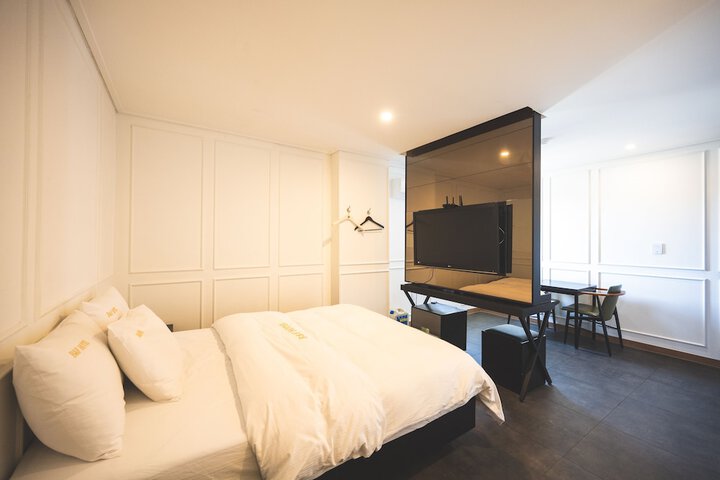 Room 29 of 53