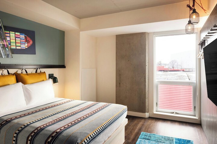 Room 21 of 53
