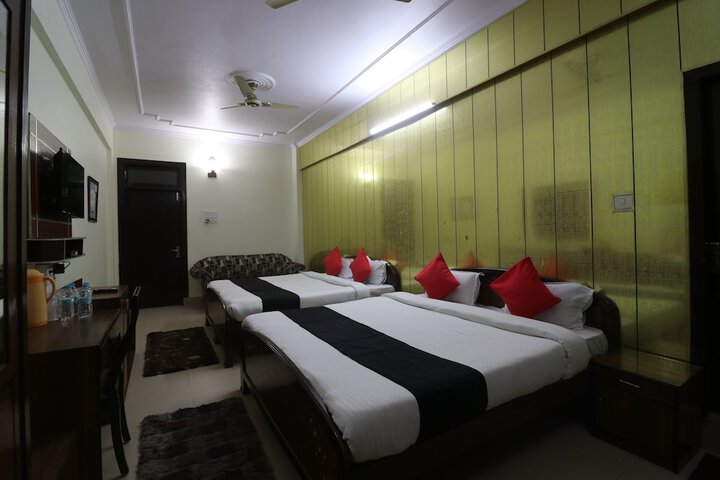 Room 11 of 32