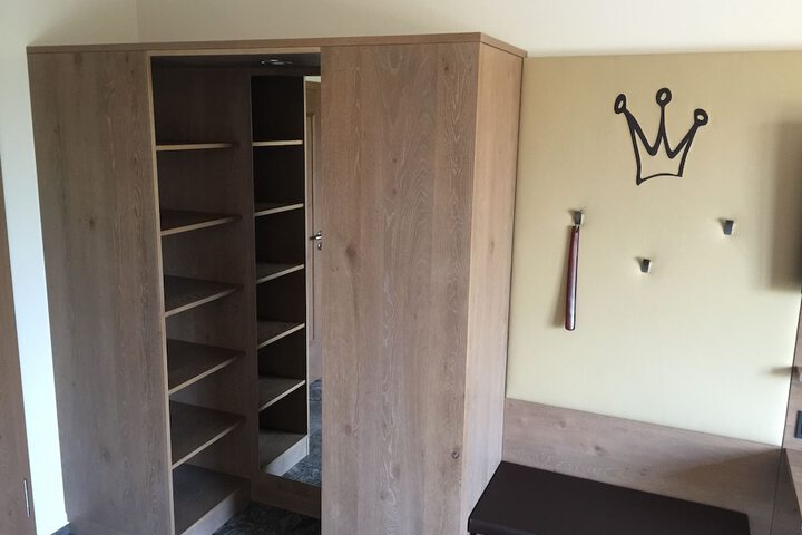 Room 19 of 102
