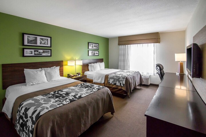2 Queen Beds (7 of 7)