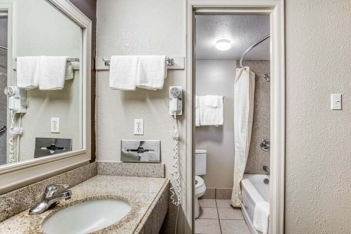 Room 19 of 28