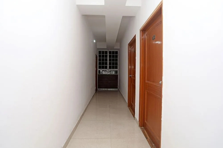 Room 10 of 12