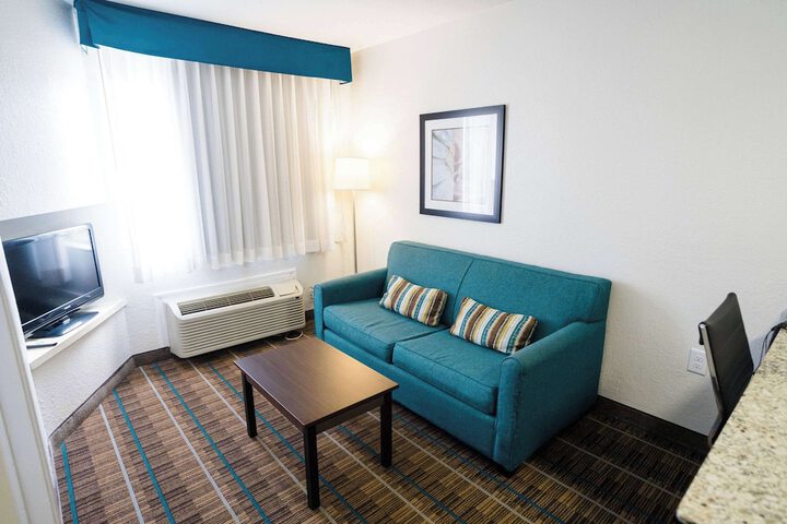1 Queen Bed Suite (30 of 36)