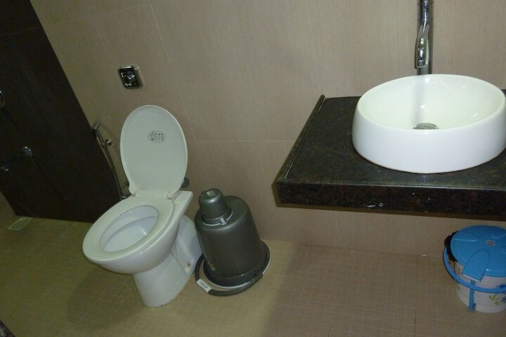 Room 32 of 48