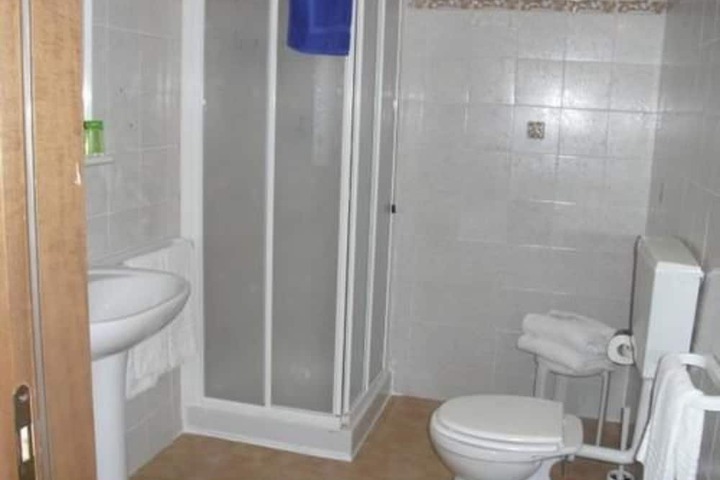 Room 14 of 28