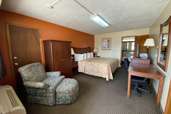 1 King Bed (4 of 12)