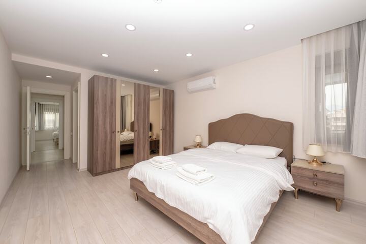 Room 80 of 271