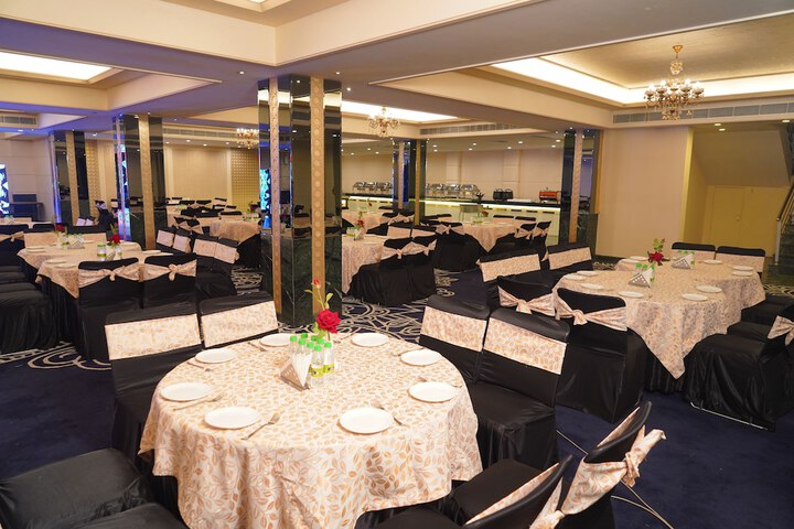 Ballroom/Hall 33 of 48