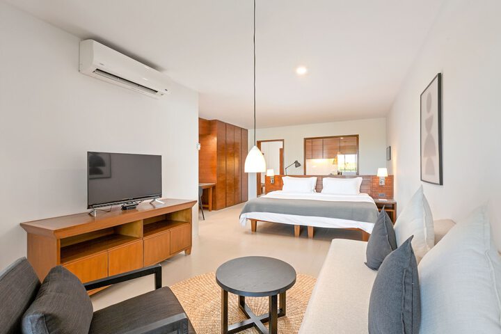 Room 18 of 121