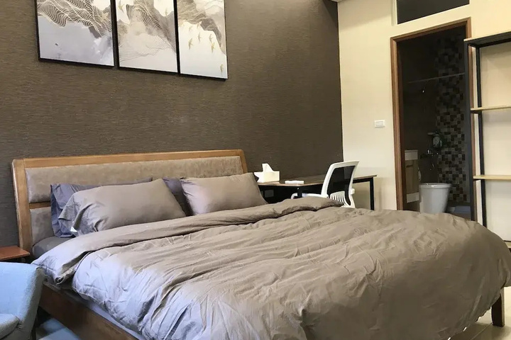 Room 6 of 13