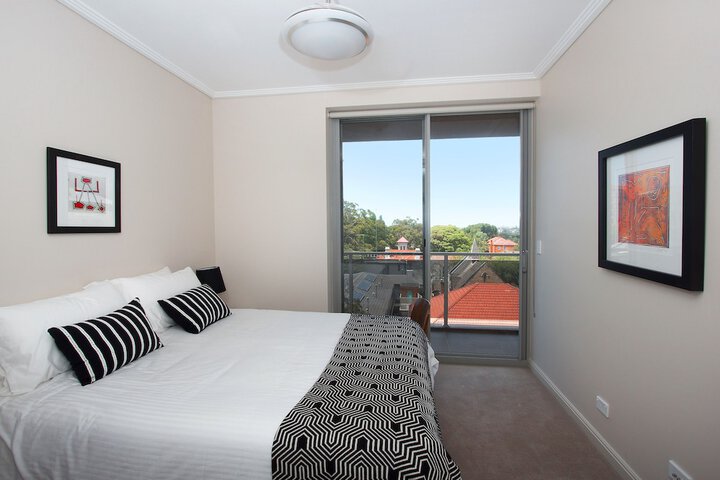 Room 2 of 10
