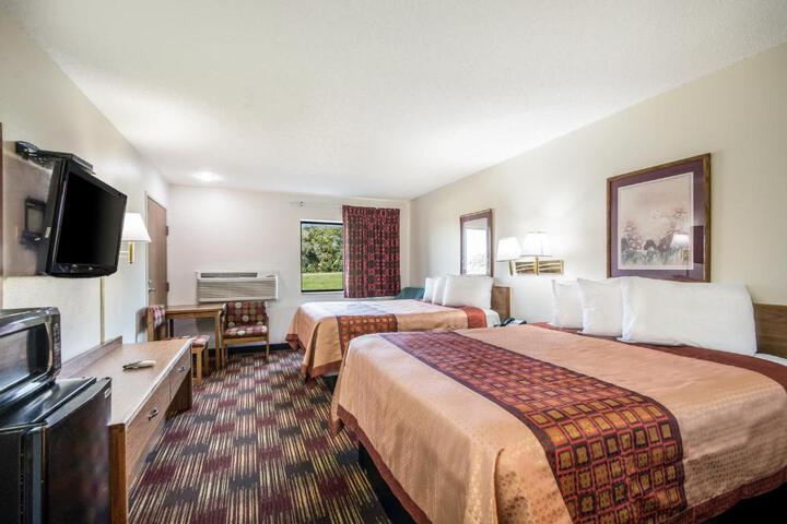 2 Double Beds (1 of 7)
