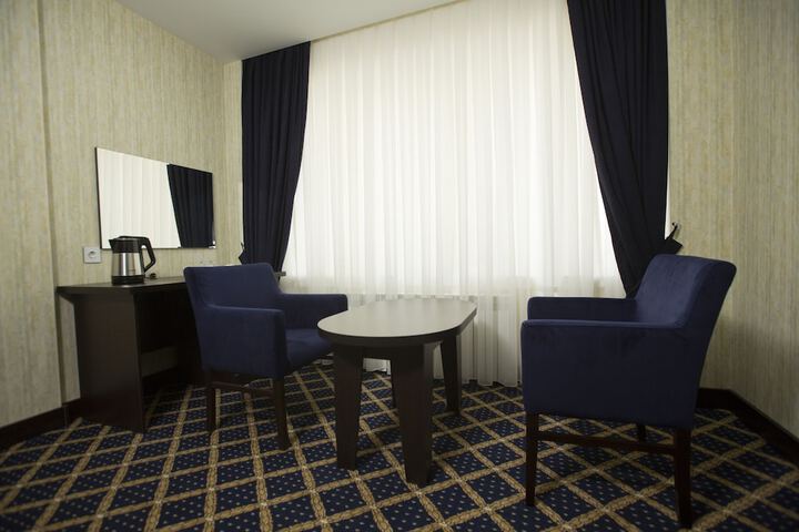 Room 6 of 38