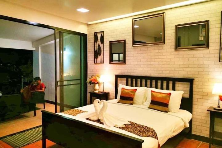 Room 10 of 68