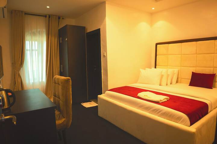 Room 3 of 27