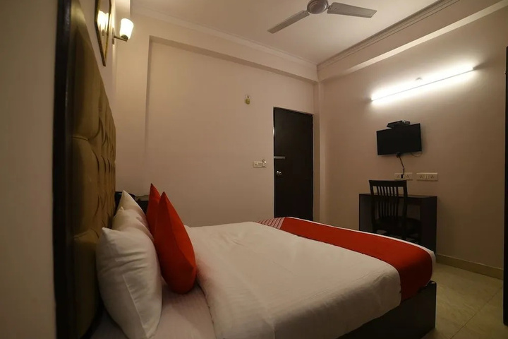 Room 3 of 18