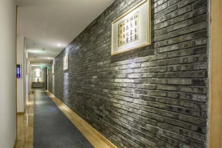 Ballroom/Hall 19 of 21