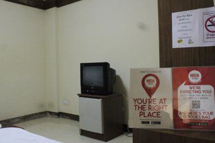 Room 13 of 33