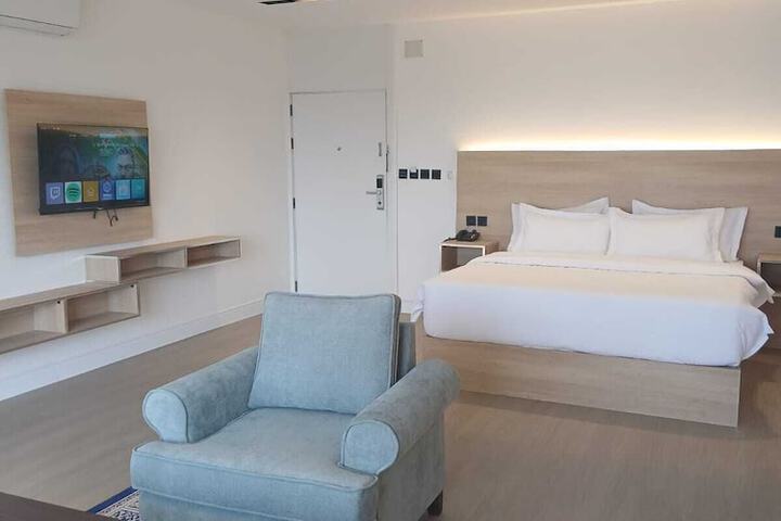 Room 11 of 28