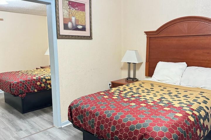 Deluxe Double Room 2 Bedrooms (1 of 4)