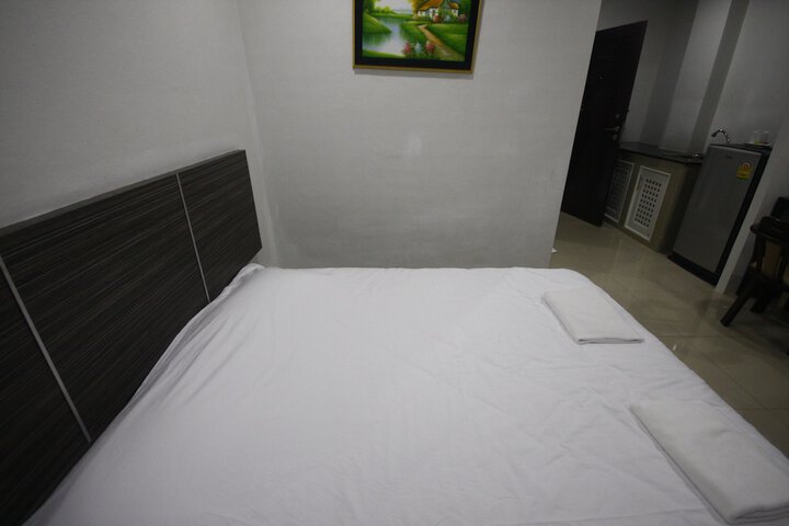 Room 3 of 16