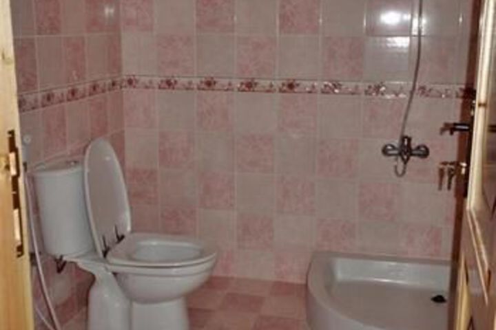 Room 2 of 8