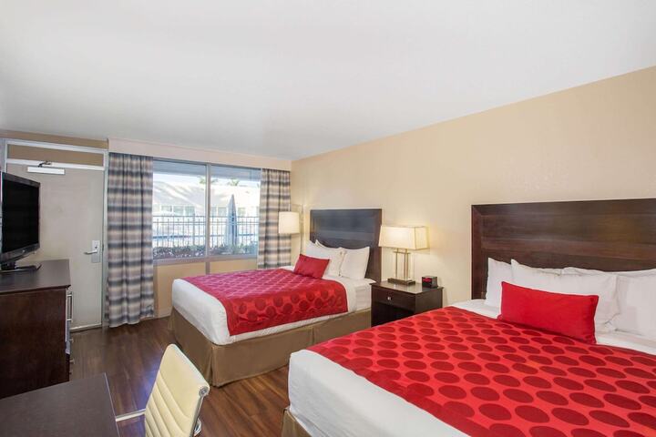 2 Queen Beds (14 of 15)