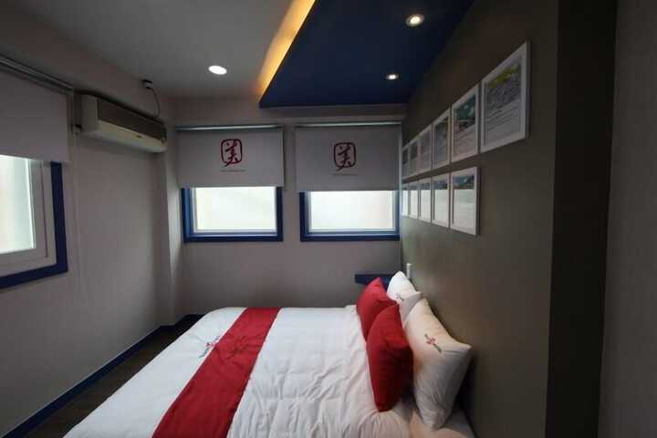 Room 19 of 42