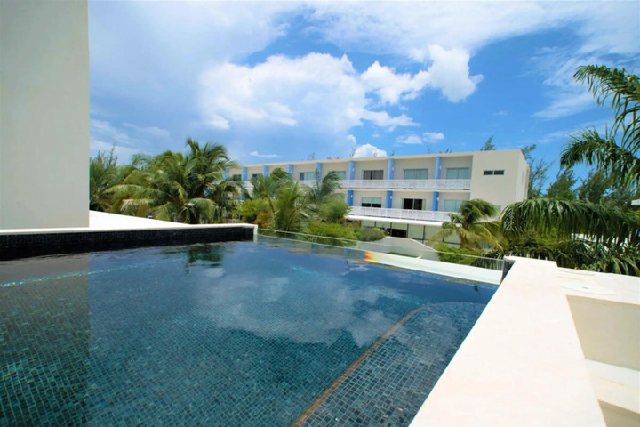Pool 13 of 22