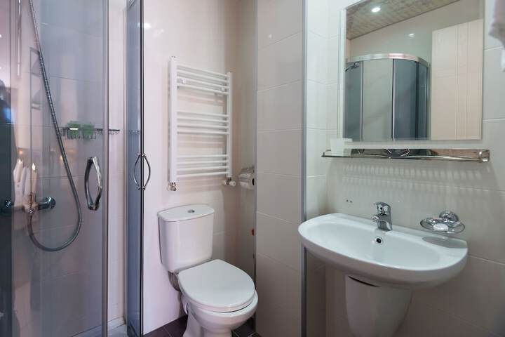 Room 43 of 69