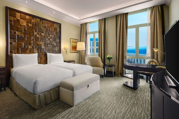 Room 37 of 208