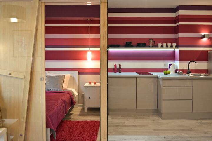 Room 8 of 27