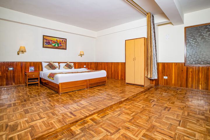 Room 6 of 25