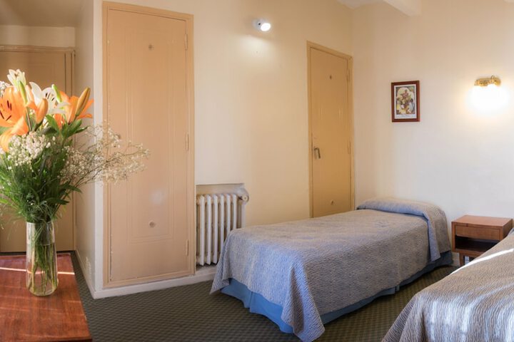 Room 6 of 38