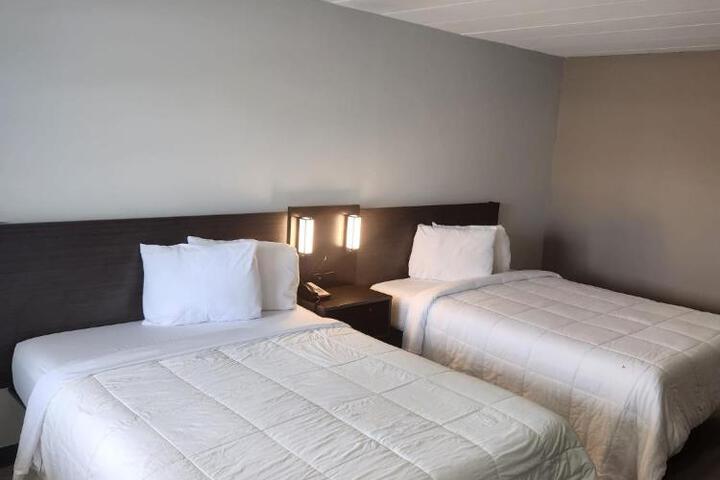 2 Queen Beds (2 of 16)