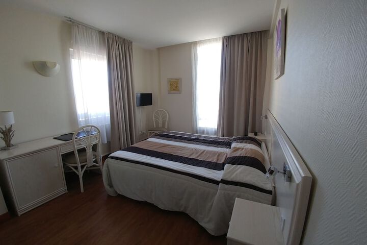 Room 5 of 37