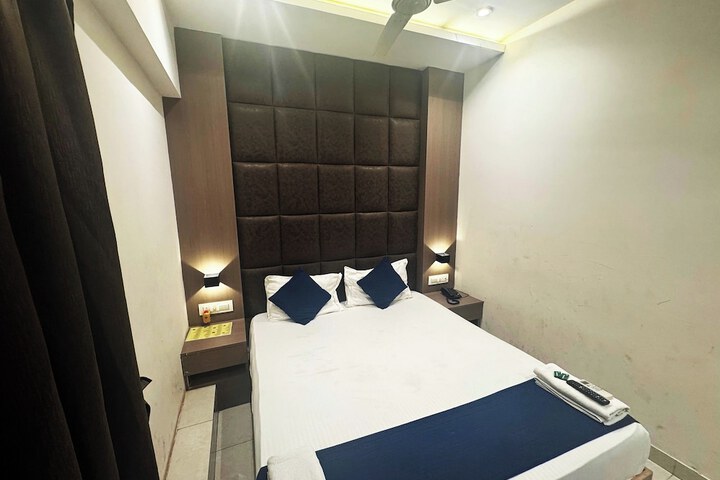 Room 9 of 38