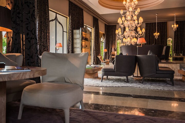 Entrance & Lobby